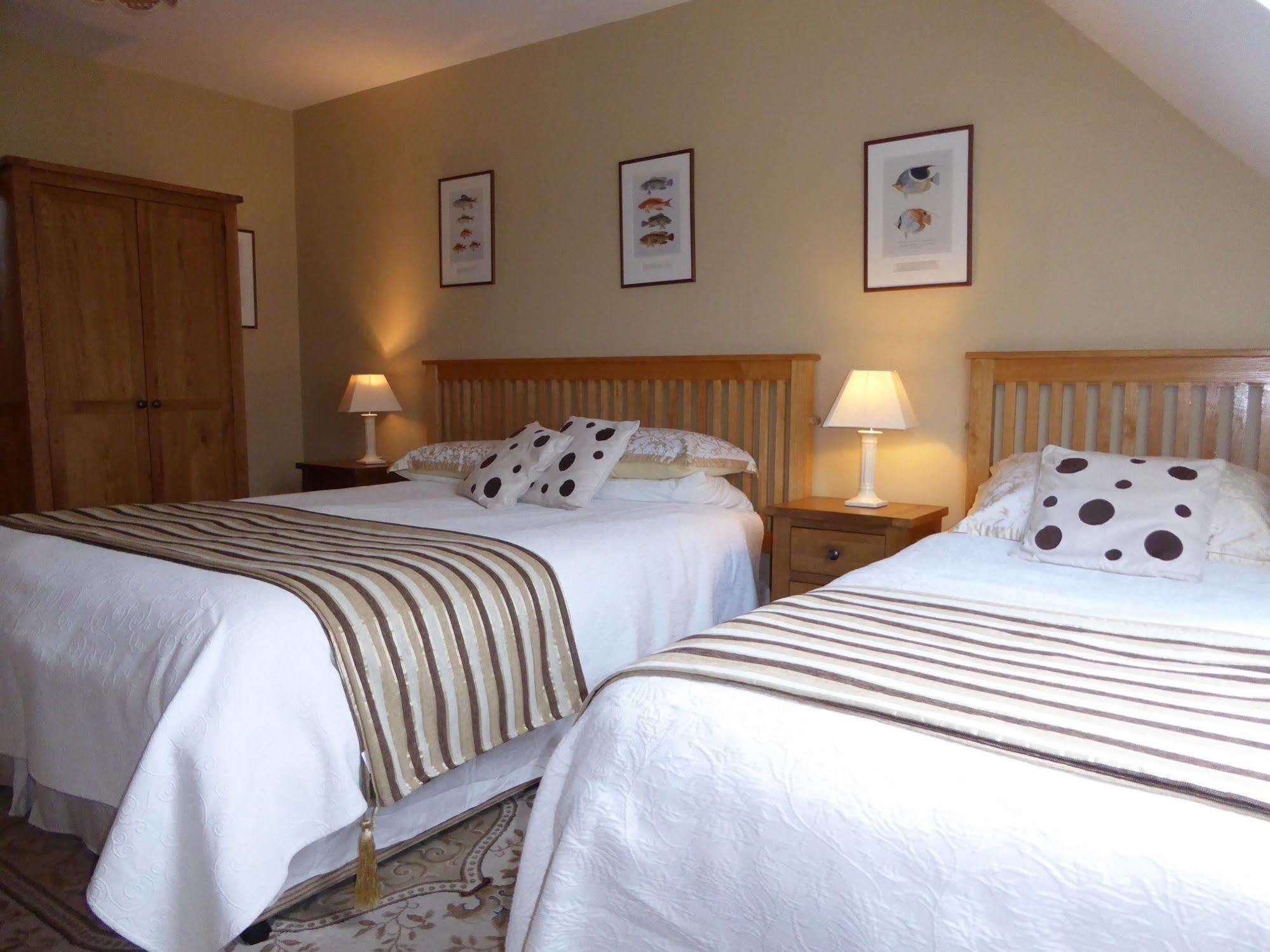 Camillaun Lodge With Lough Corrib Boat Hire Oughterard Esterno foto